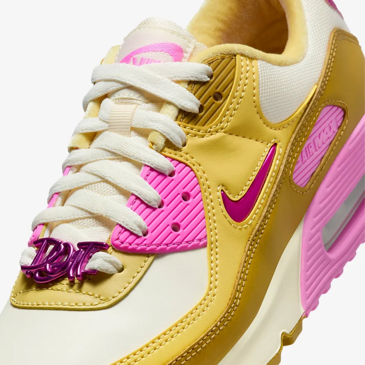 Nike | WMN'S AIR MAX 90 SE  { COCONUT MILK/PLAYFUL PINK-SATURN GOLD