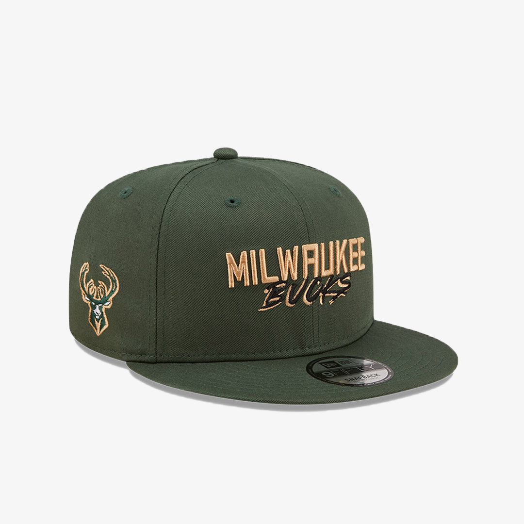 New Era | MILWAUKEE BUCKS SCRIPT LOGO KHAKI 9FIFTY SNAPBACK CAP