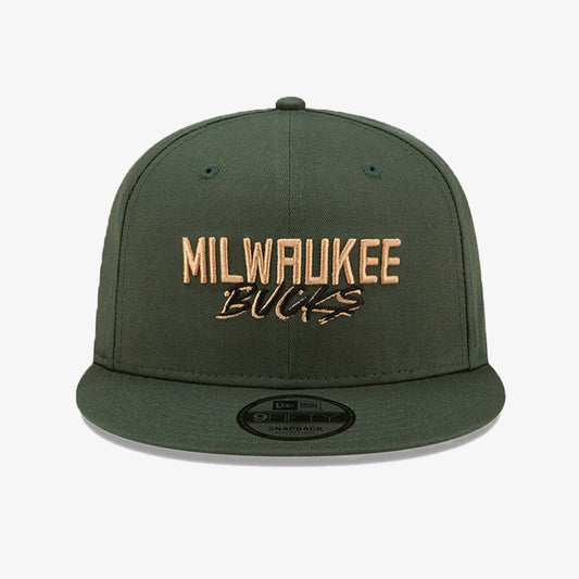 New Era | MILWAUKEE BUCKS SCRIPT LOGO KHAKI 9FIFTY SNAPBACK CAP